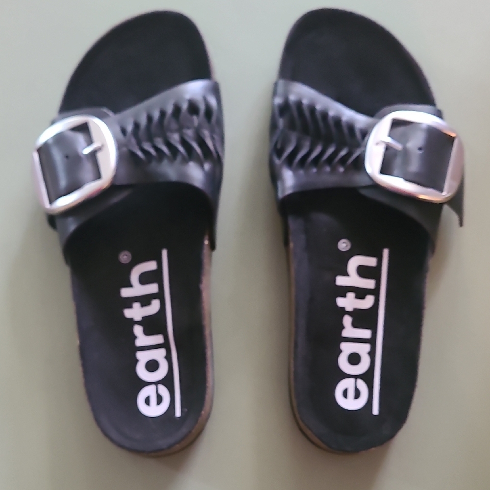Earth Women's Black Buckle Sandals
